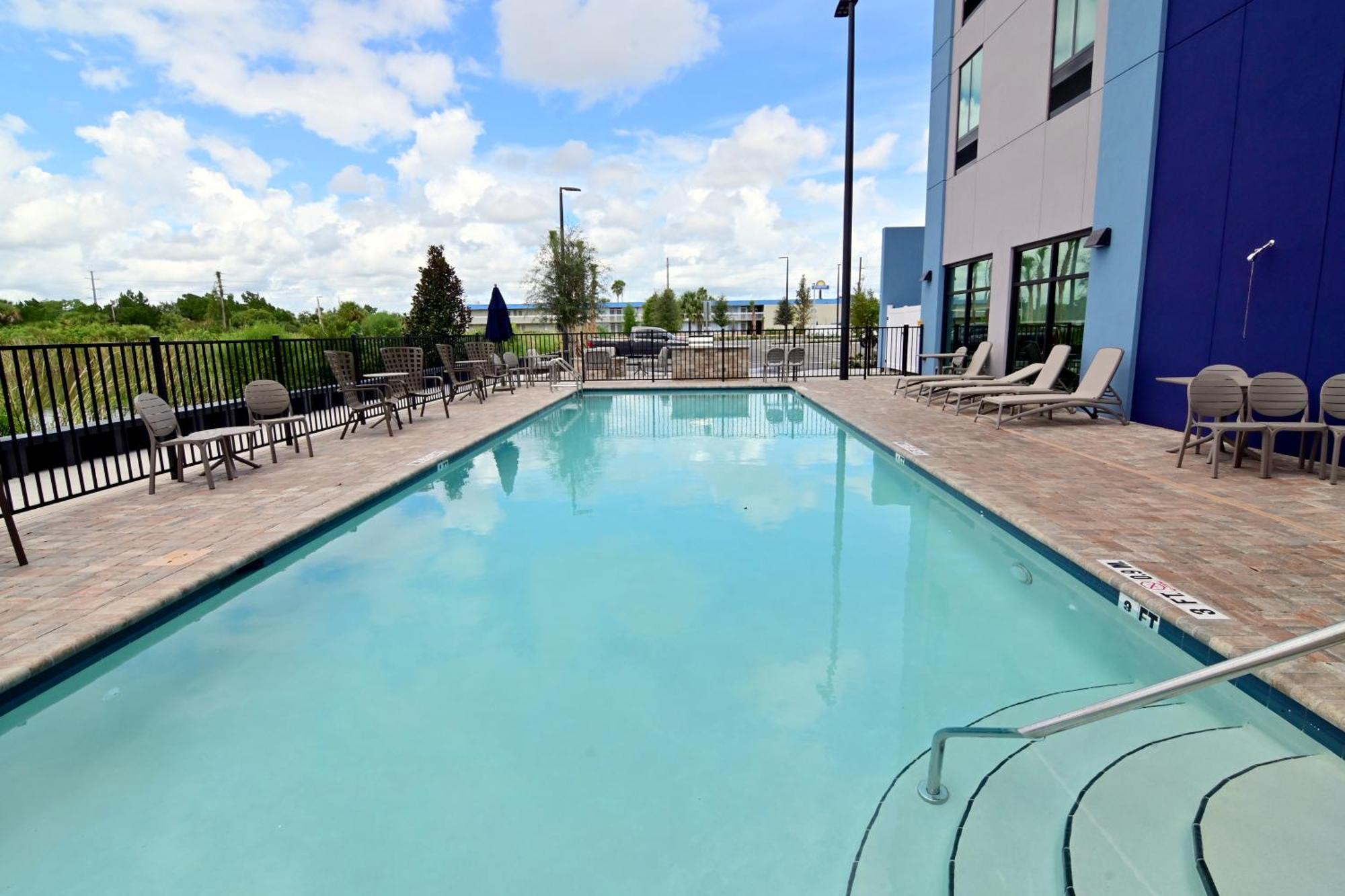 Comfort Suites Titusville Near Kennedy Space Center Exterior photo